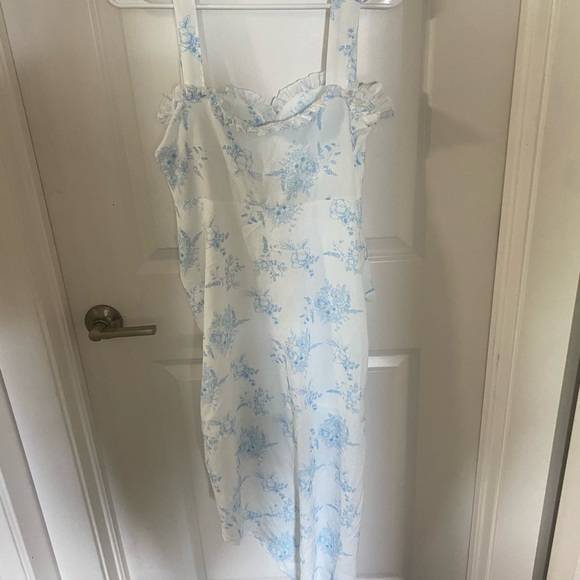 Cider White and Blue Floral Dress - Picture 2 of 2